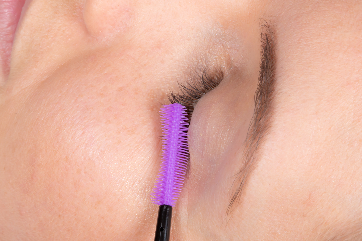 Jolifin Lashes - Silikonbürsten lila gebogen - 50 Stück 