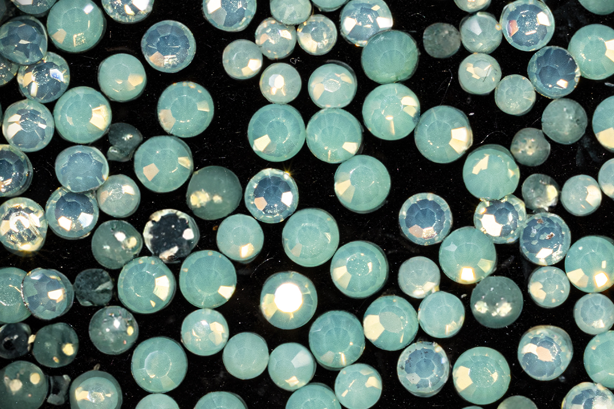 Jolifin LAVENI Strasssteine 150 Stück - Opal mint