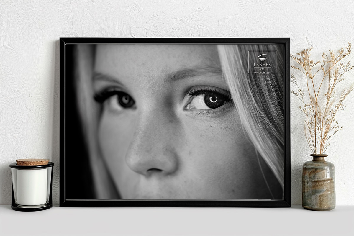 Jolifin Lashes - Poster schwarz-weiß (DIN A2)