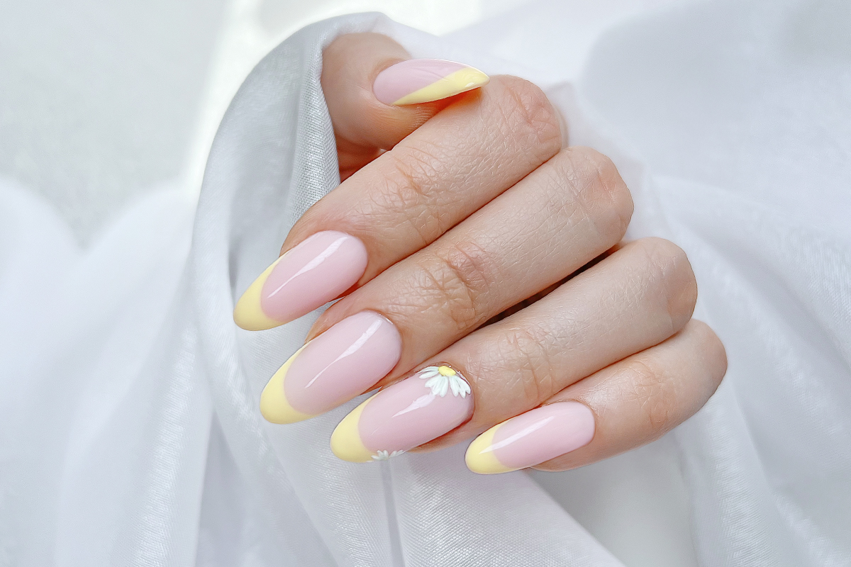 Jolifin LAVENI Shellac - pastell-yellow 10ml