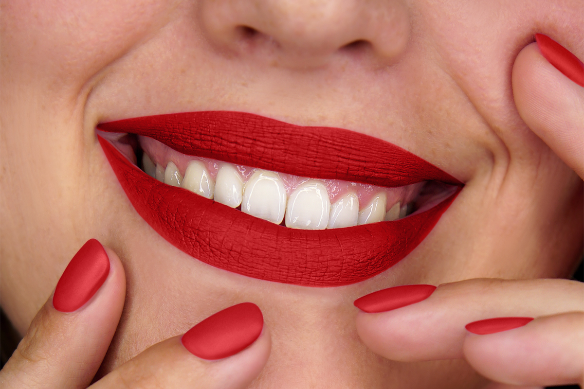 Jolifin Lippenstift gloss - red dress 2,25ml