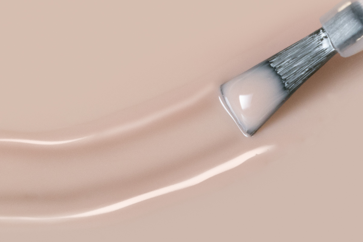 Jolifin LAVENI Shellac - Top-Coat ohne Schwitzschicht milky nude 10ml