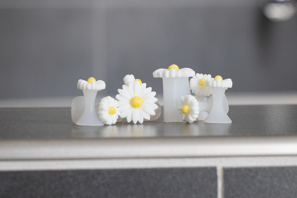 Jolifin pedicure toe separators - Daisies single 